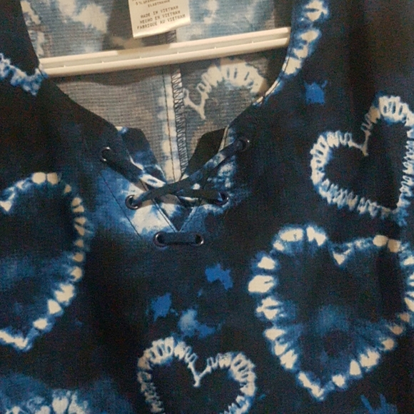 Scrub top - Picture 2 of 2